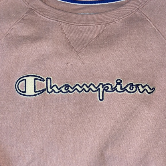 Woman’s light pink Champion Crewneck 🩷 - Picture 3 of 4